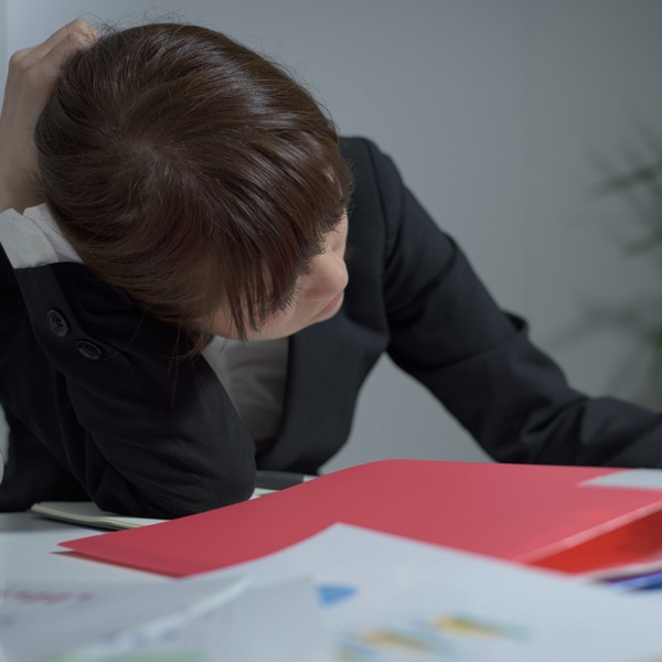 サービス残業を強要される会社に不満…よくあるサビ残のケースと対処法