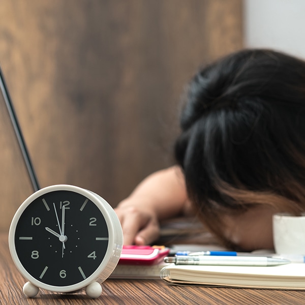 年俸制は残業代なしで働かせ放題!?年俸制でも残業代が出るケースを解説！