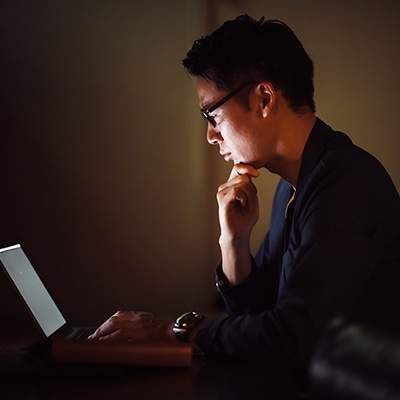 裁量労働制だと残業代が出ないってホント？違法な裁量労働制を見破るポイントを徹底解説！