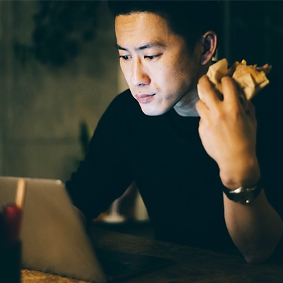 長時間労働の基準は？その危険性や残業代について解説！